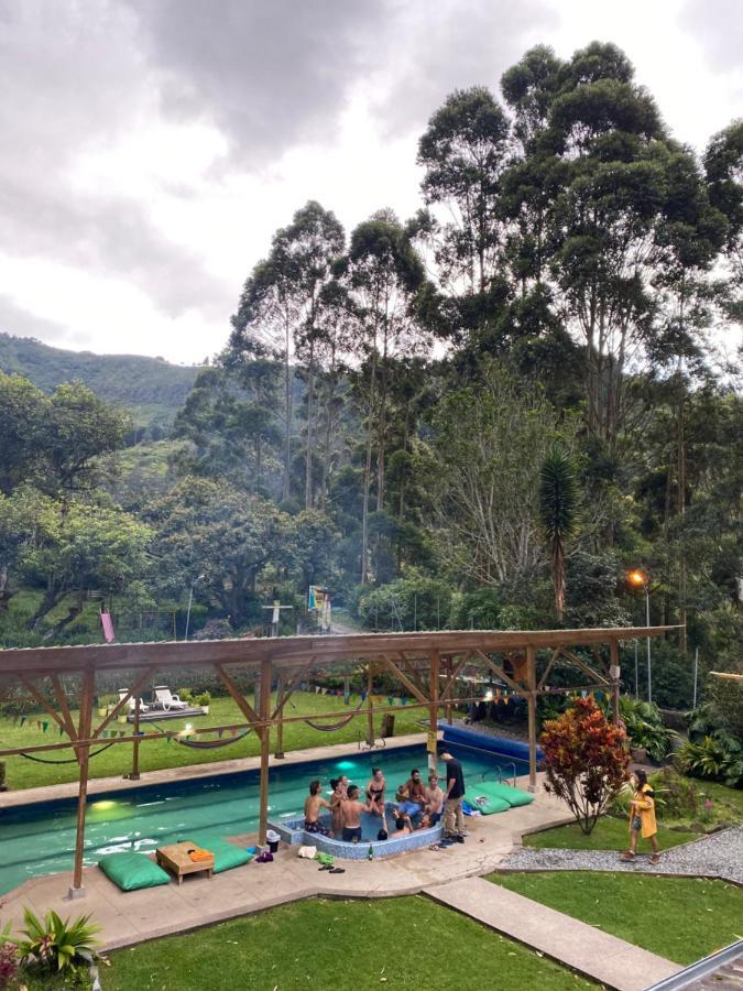 Mama Tungu Hostel Baños Extérieur photo